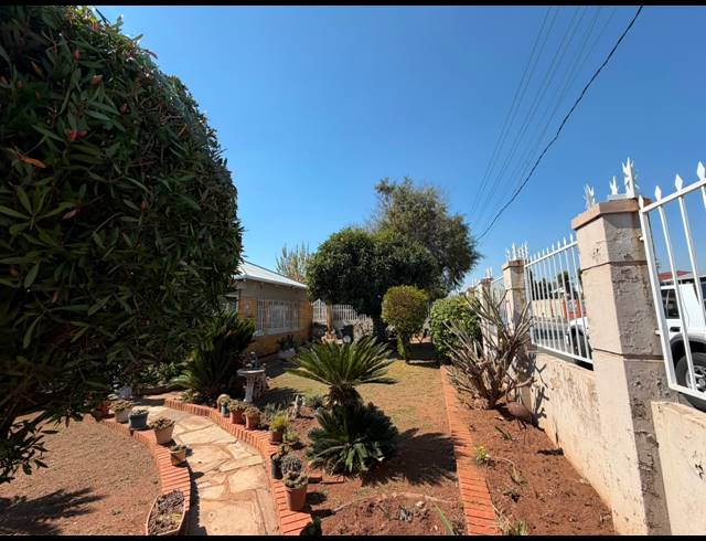 3 BEDROOM HOUSE FOR SALE IN REWLATCH